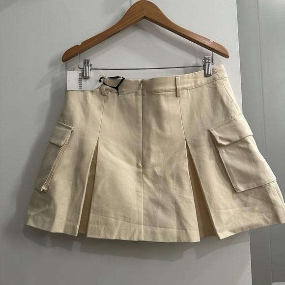 NWT Bree Cargo Skort in Beige, size: L - Picture 4 of 5